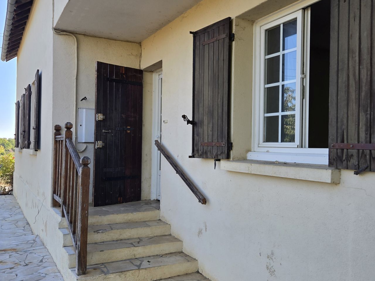 Vue 3 de Maison Périgourdine avec dépendance sur terrain de 5ha85