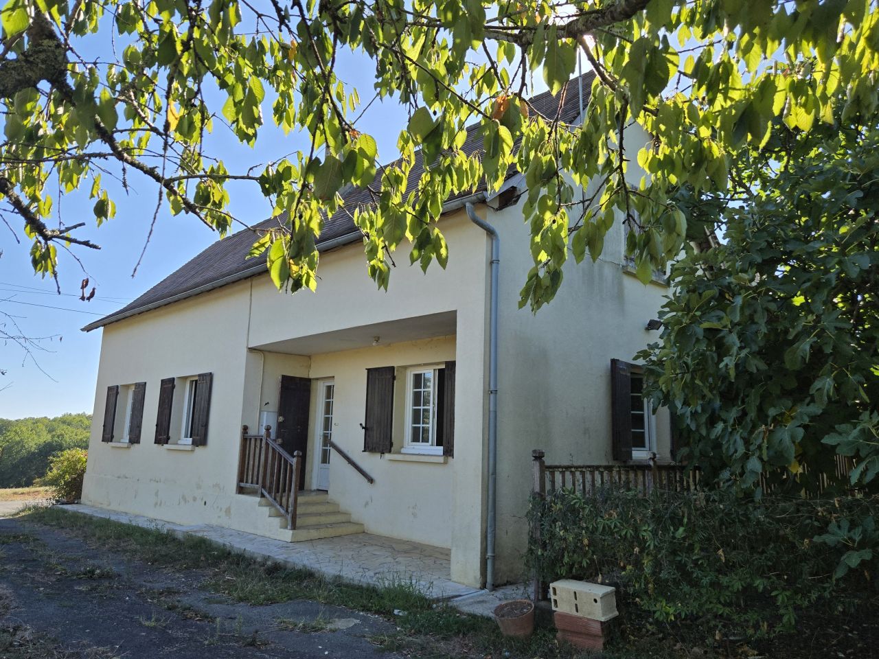 Vue 2 de Maison Périgourdine avec dépendance sur terrain de 5ha85