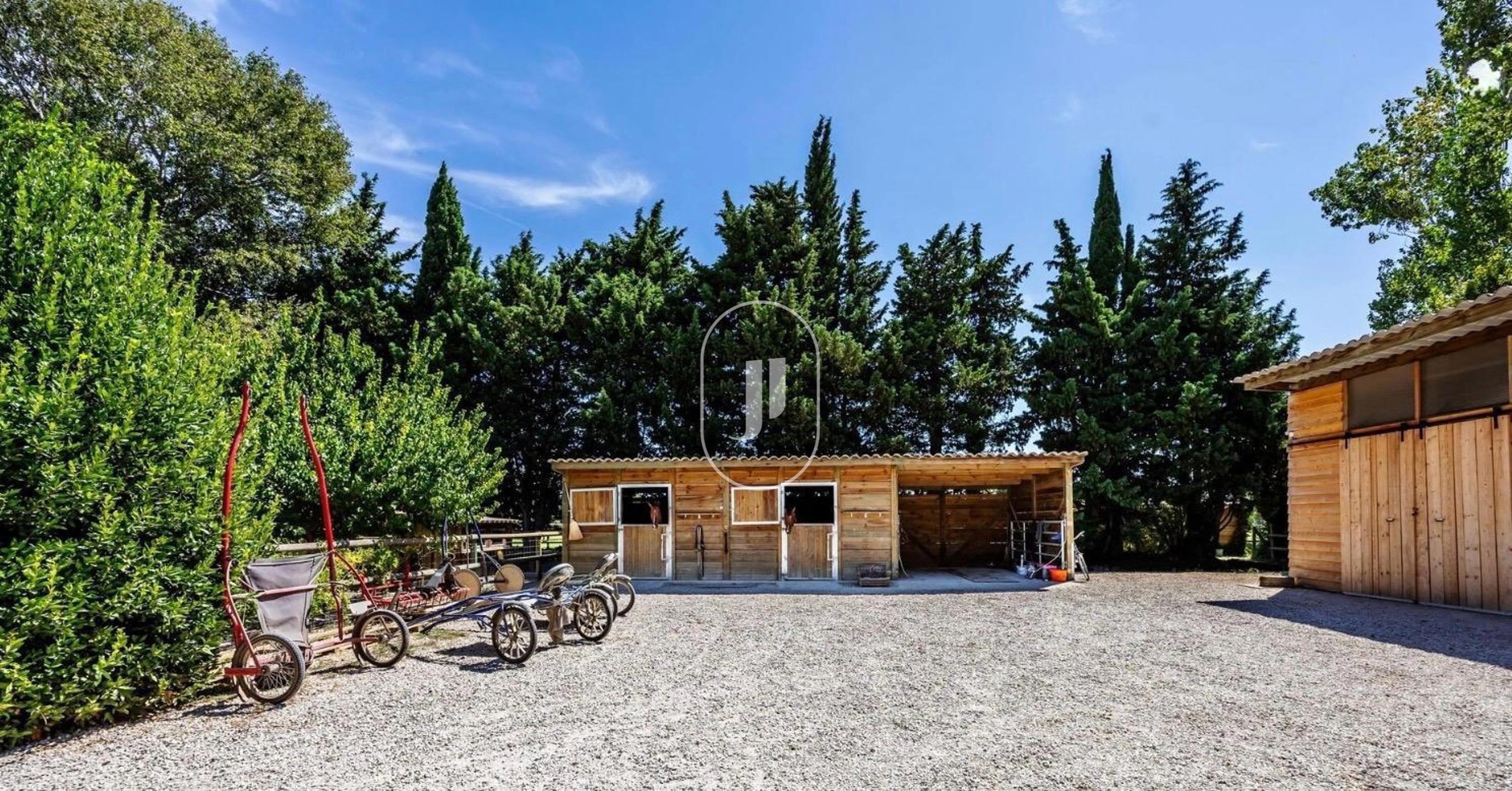 Vue 4 de Domaine équestre aménagé avec mas provençal