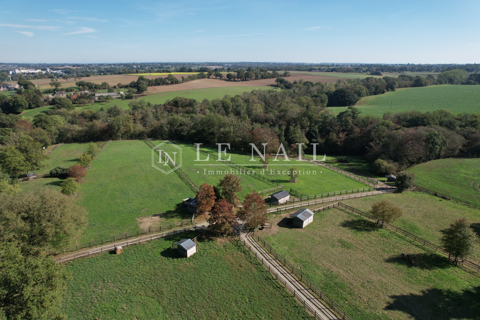 Vue 17 de Entre Rennes et Vitré, manoir du XVIIIe siècle, sa chapelle et son domaine équestre de 12 hectares