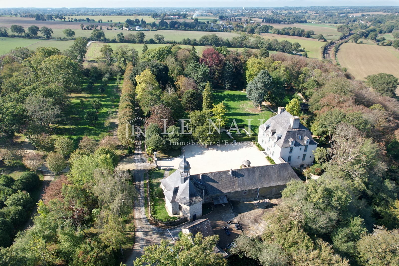 Vue 2 de Entre Rennes et Vitré, manoir du XVIIIe siècle, sa chapelle et son domaine équestre de 12 hectares