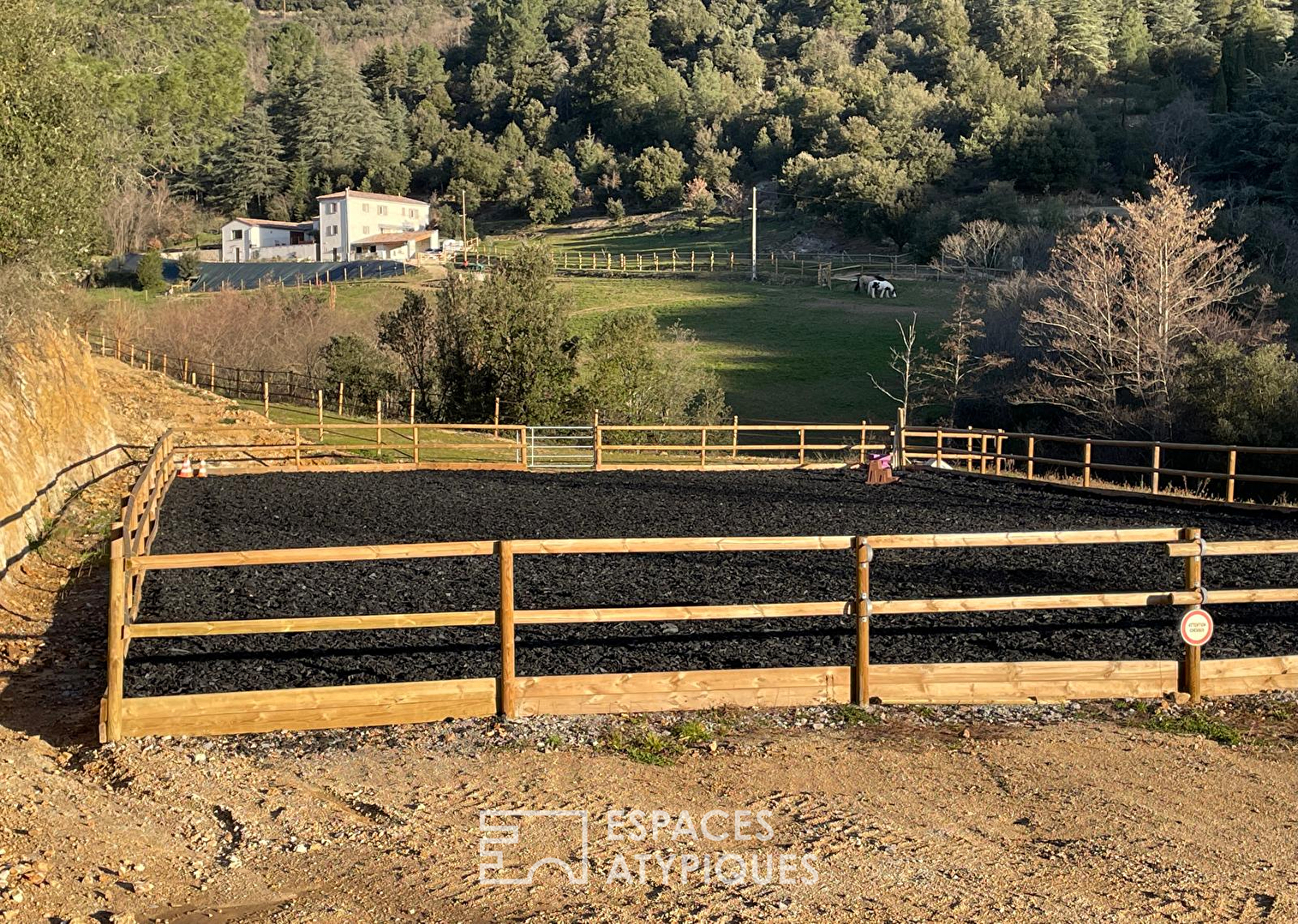 Propriété avec 10ha de terrain et installations équestres