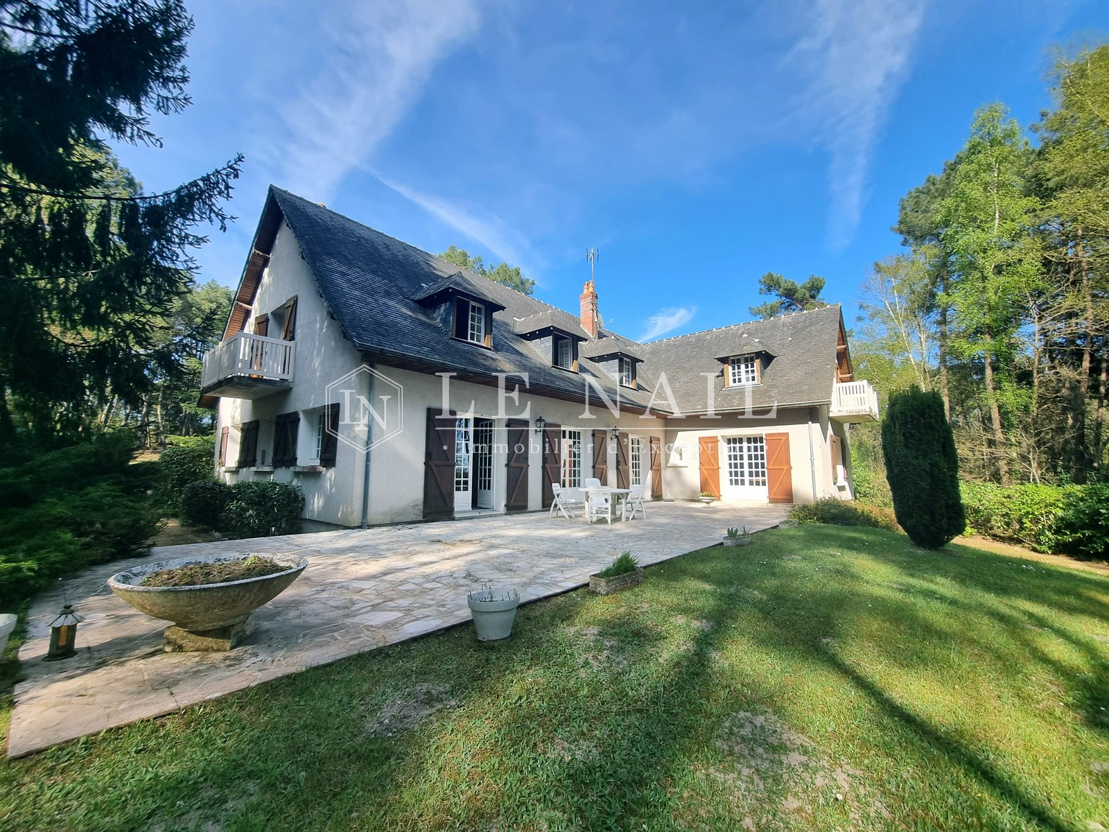 Vue 18 de Maison contemporaine avec installations équestres sur 22 hectares