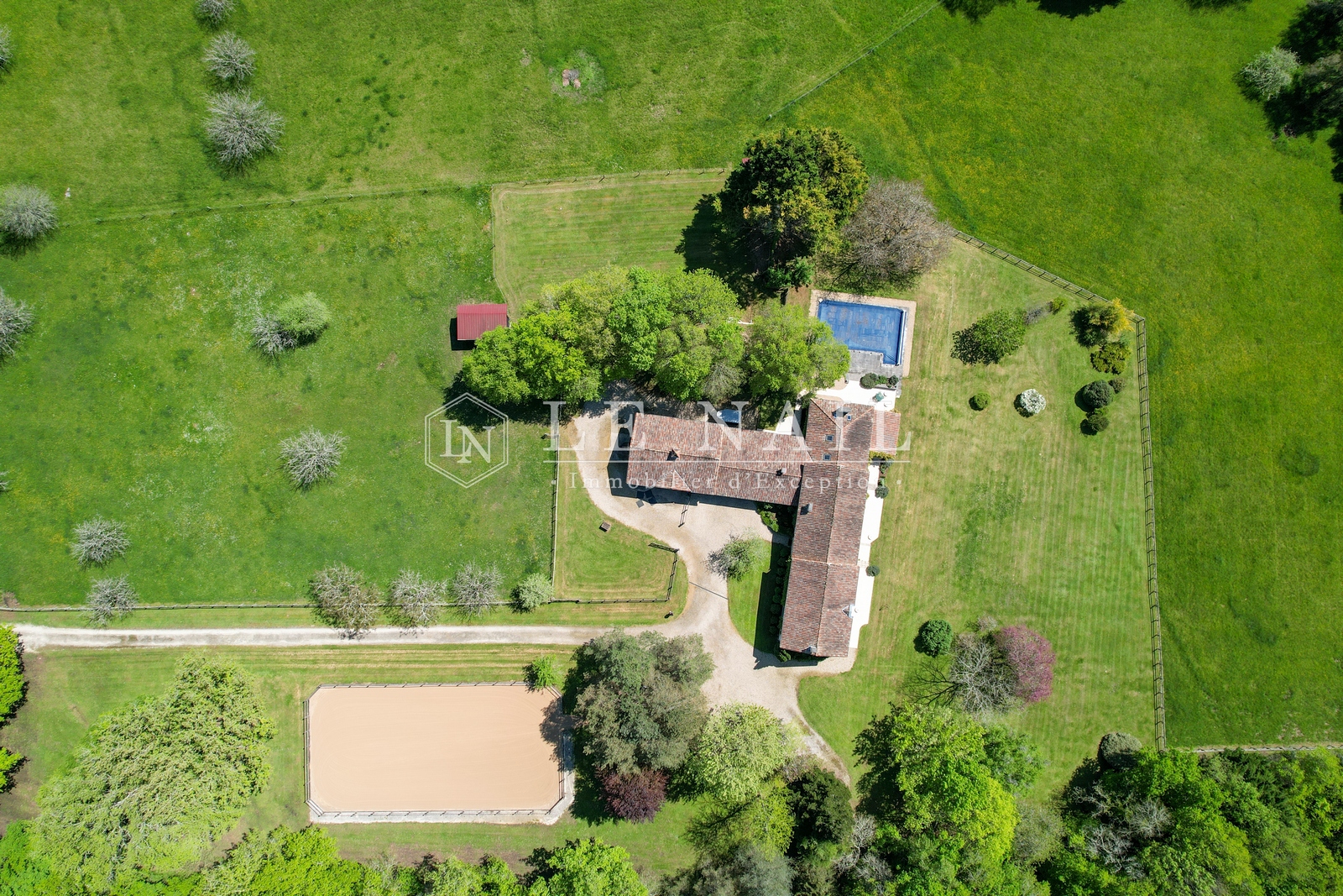 Vue 12 de Belle propriété avec piscine et installations équestres en Dordogne