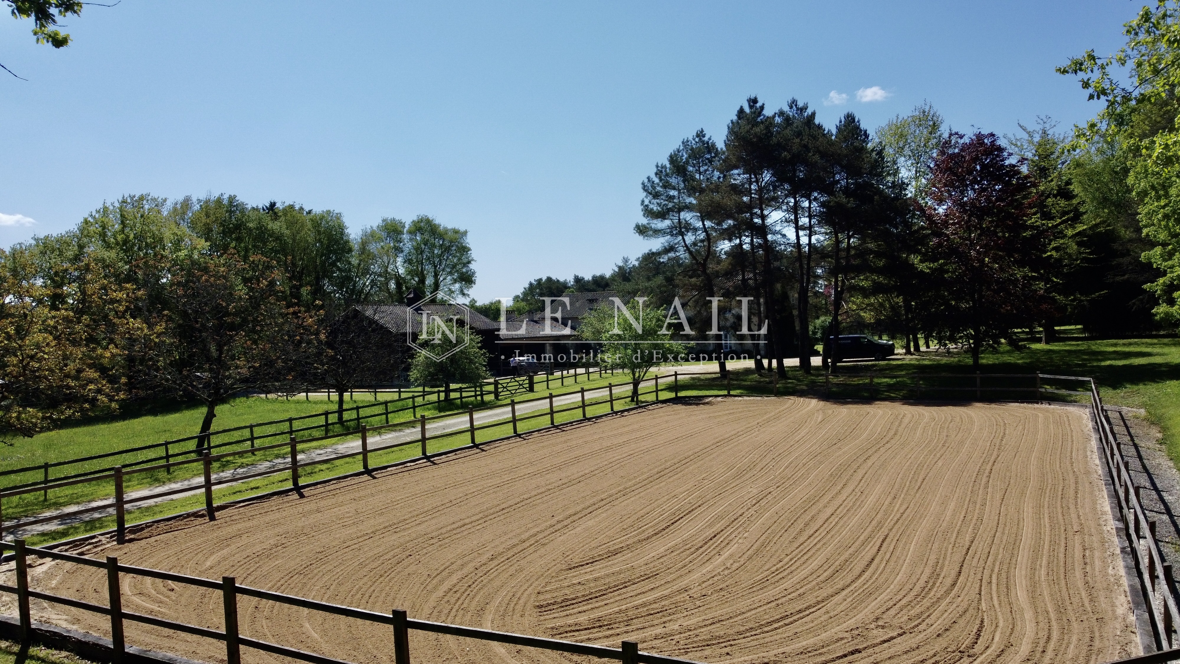 Vue 16 de Belle propriété avec piscine et installations équestres en Dordogne