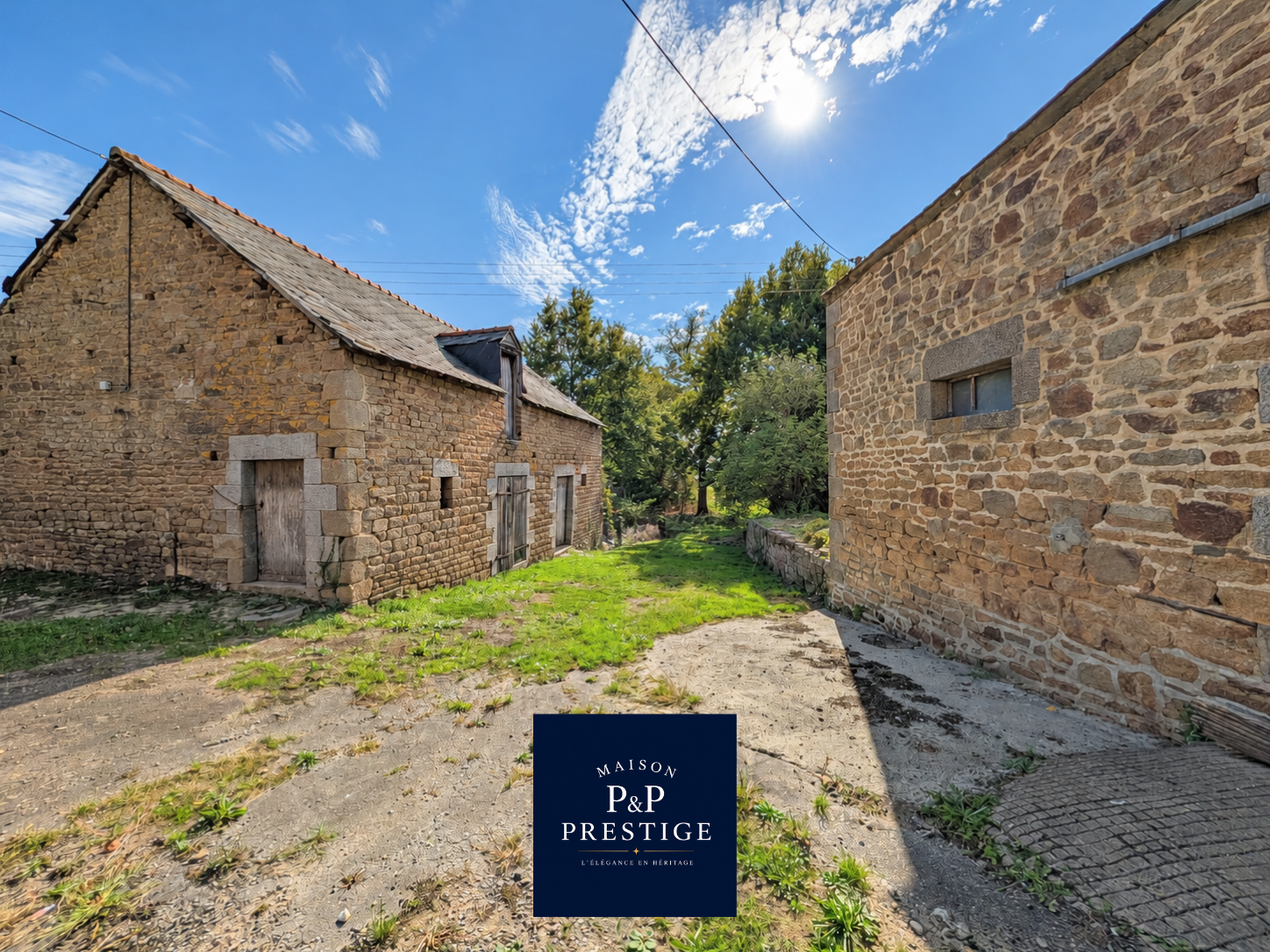 Vue 14 de Haras sur environ 20,5 hectares – 21 boxes, piste de 900 mètres et maison en pierre